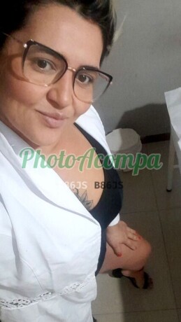 mily-massagista-profissional-trabalho-com-depilaco-big-1