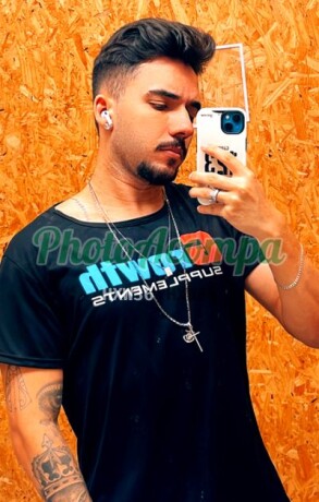 luan-vem-se-deleitar-nesse-gato-com-tatuagens-e-cabelo-preto-big-0